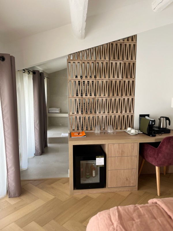 Rénovation et décoration intérieure d'un hôtel 4 étoiles et d'un restaurant étoilé en Drôme Provençale à Malataverne