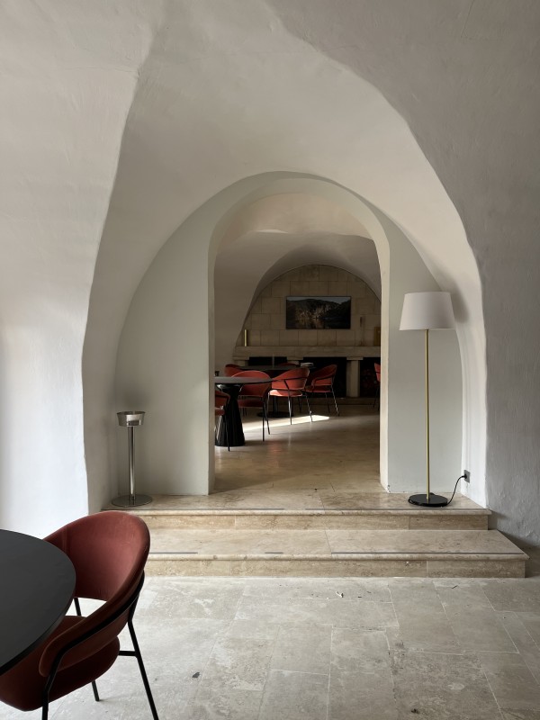 Rénovation et décoration intérieure d'un hôtel 4 étoiles et d'un restaurant étoilé en Drôme Provençale à Malataverne