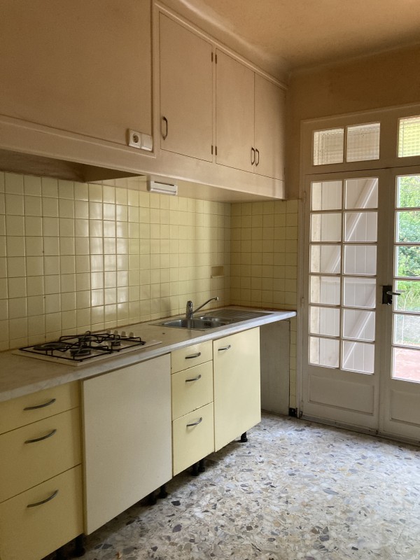 Une rénovation intérieure et extérieure pour cette maison dans le sud de la France située dans un petit village pittoresque de Provence