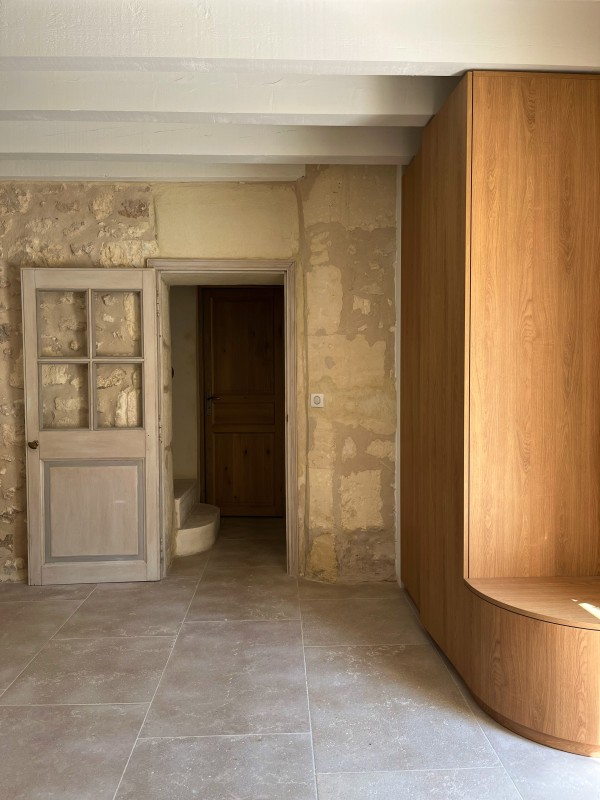 Rénovation et décoration intérieure d'une bastide à fort caractère architectural dans les Alpilles à Fontvieille