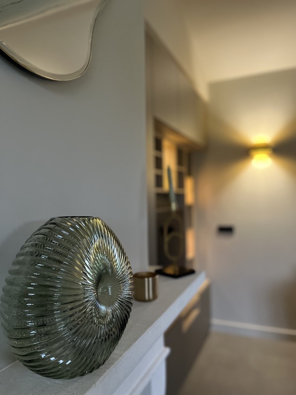 Avant/ après Rénovation d’une bastide des années 70 : rénovation intérieure et extérieure à la décoration soignée