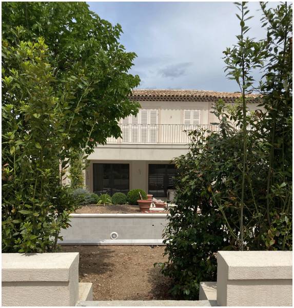 Création d’un jardin authentique et classique dans le Sud de la France à St Tropez