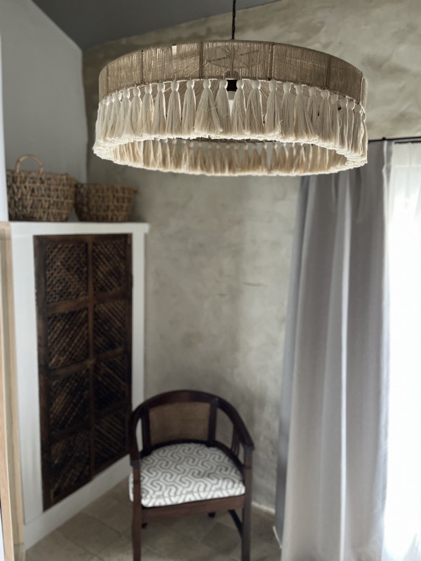 Décoration intérieure d’une magnifique bastide dans le Luberon dans le Sud de la France à Bonnieux : le Mas les Eydins du chef étoilé Christophe Bacquié