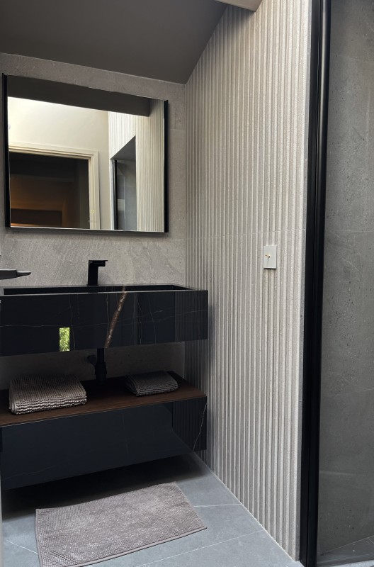 Rénovation d’une villa en Provence : art, matières nobles et aménagement sur mesure dans le Sud de la France pour ses collectionneurs d'art