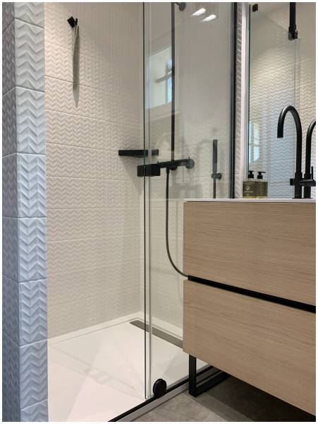 Création et décoration intérieure d'une chambre d'amis  dessinée par l'architecte d'intérieur Cécile Le Ven