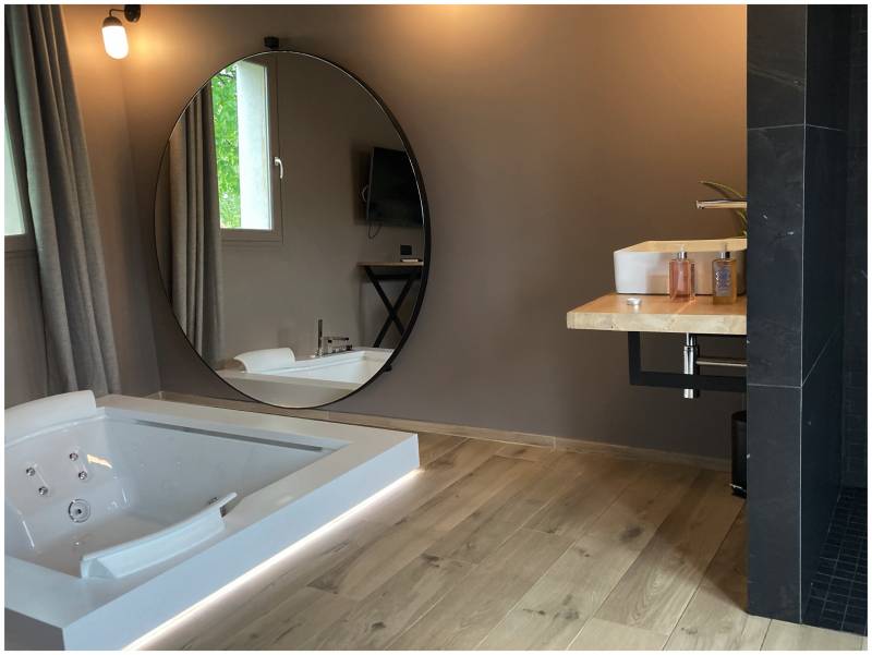 Création de chambres de charme de luxe et de gites dans le Luberon à Puyricard dans le Sud de la France