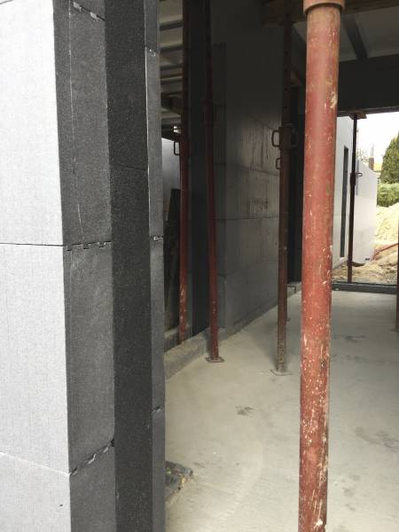 Construction et agencement intérieur d’une bastide contemporaine à deux pas du centre historique d’Aux en Provence.