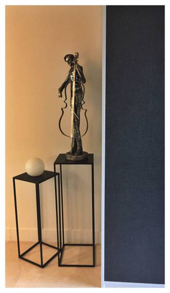 Un aménagement sur mesure pour un bureau intégré dans un salon - salle à manger dans le département du 13