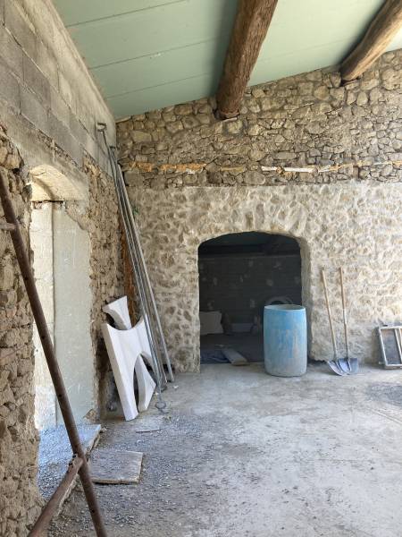 Décoration intérieure d'un mas provencal dans le Sud de La France à Lourmarin dans le Luberon