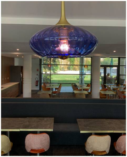 Rénovation intérieure et décoration d'intérieur d'un restaurant d'hôtel de luxe dans le Sud de La France