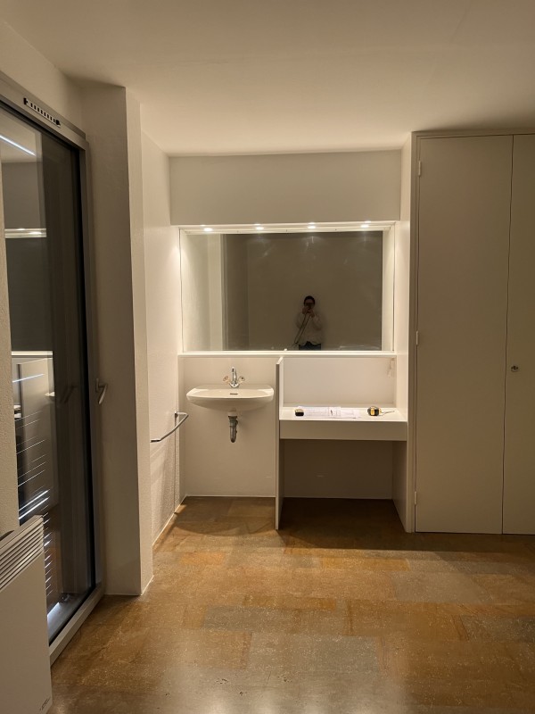 Une maison en bordure de mer à rénover entièrement avec une décoration lui donnant un ADN artistique impressionnant