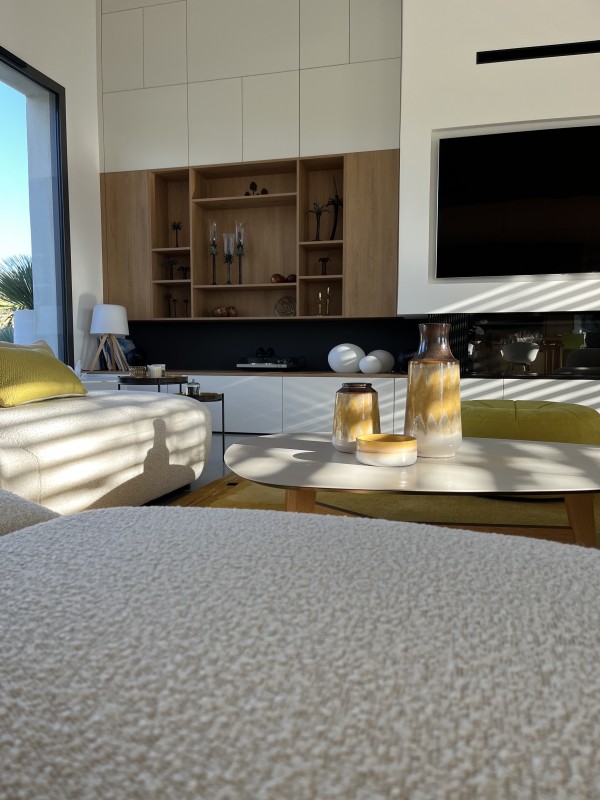 Rénovation et décoration intérieure pour ce projet de construction non terminé dans la région d’Aix en Provence.