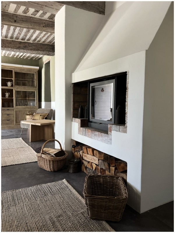 Décoration intérieure d’une magnifique bastide dans le Luberon dans le Sud de la France à Bonnieux : le Mas les Eydins du chef étoilé Christophe Bacquié