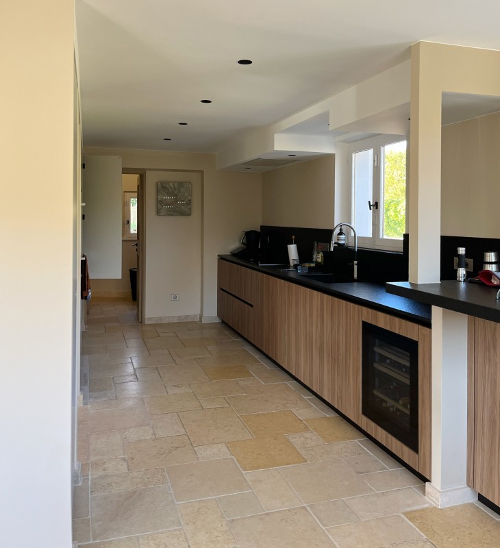 Rénovation et décoration d'une bastide contemporaine en Provence avec vue sur la Sainte Victoire.