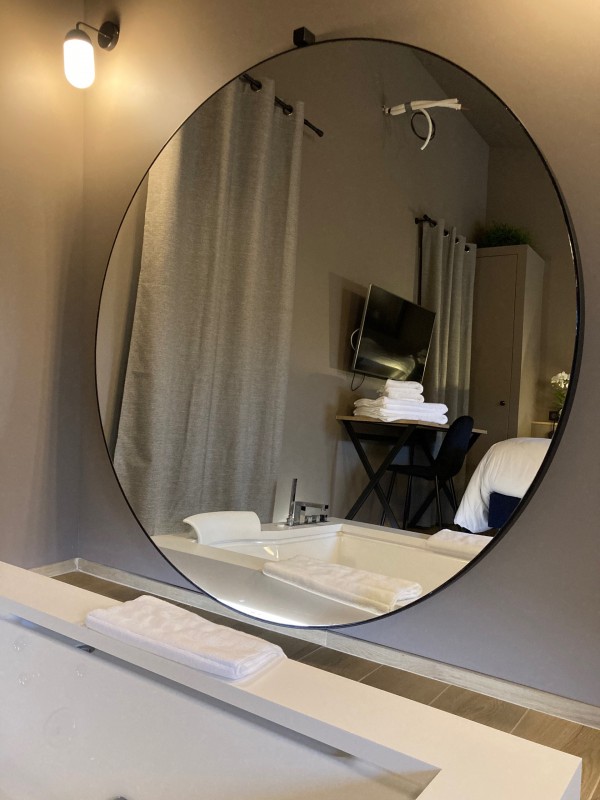 Création de chambres de charme de luxe et de gites dans le Luberon à Puyricard dans le Sud de la France