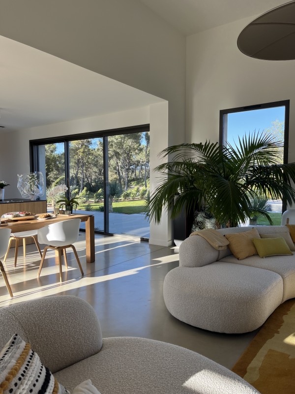 Un duo incontournable : construction d'une bastide contemporaine et création d'un jardin d'exception dans le Sud de la France à quelques pas d'Aix en provence .