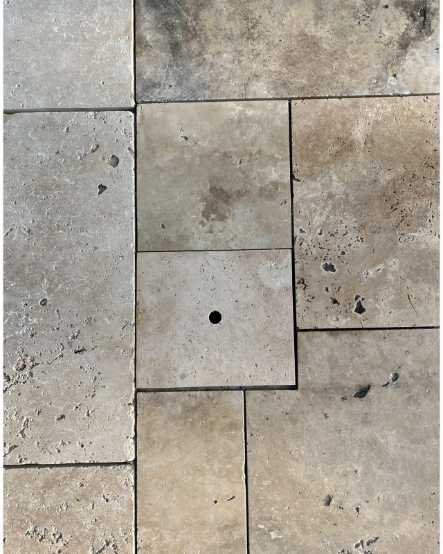 Aménagement d’un jardin dans le Luberon en relation avec la foret environnante du Colorado provençal à Rustrel