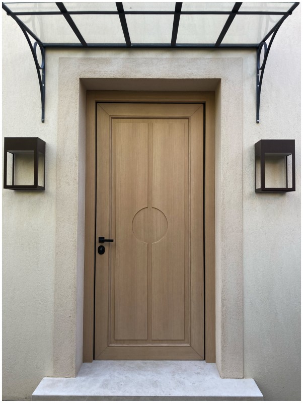 Portes originales dessinées sur mesure pour une maison d'exception sur St Tropez