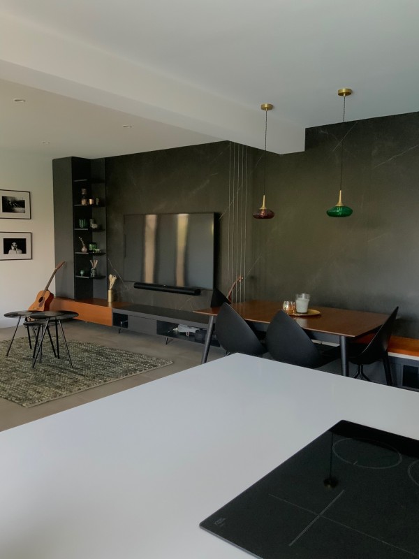 Décoration intérieure élégante pour cette maison contemporaine située à Coudoux dans le Sud de La France