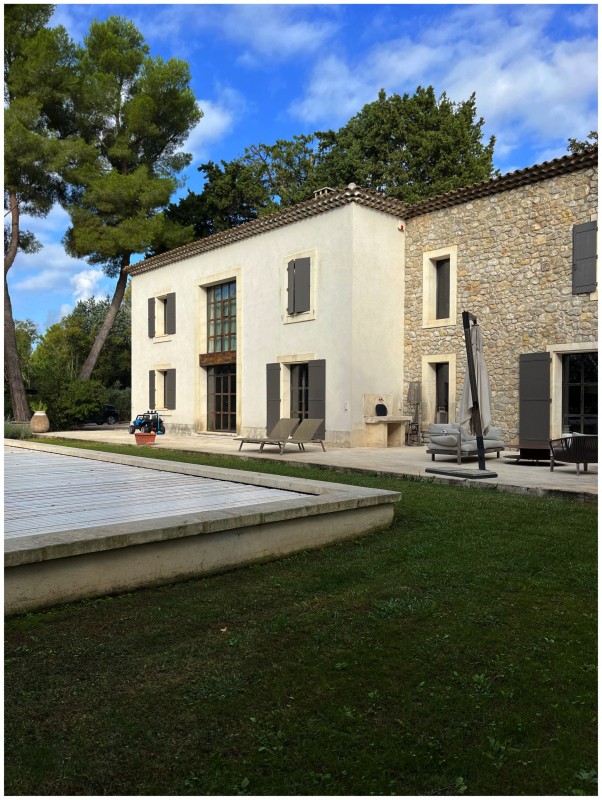 Rénovation et décoration intérieure complète d’une très belle bastide dans les Alpilles par Cécile Le Ven
