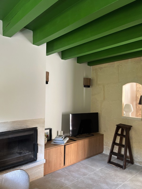 Rénovation et décoration intérieure d'une bastide à fort caractère architectural dans les Alpilles à Fontvieille