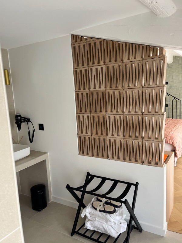 Rénovation et décoration intérieure d'un hôtel 4 étoiles et d'un restaurant étoilé en Drôme Provençale à Malataverne