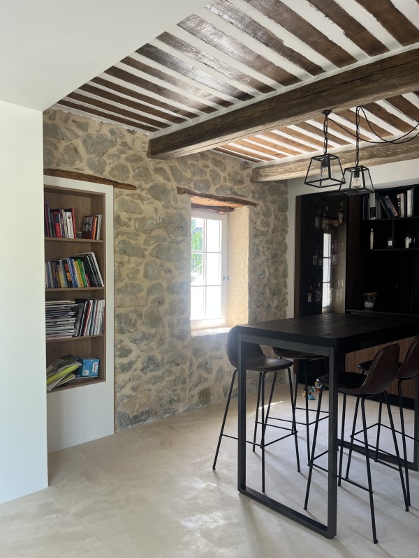 Rénovation et décoration intérieure d’une très belle bastide ancienne dans le Luberon à Goult