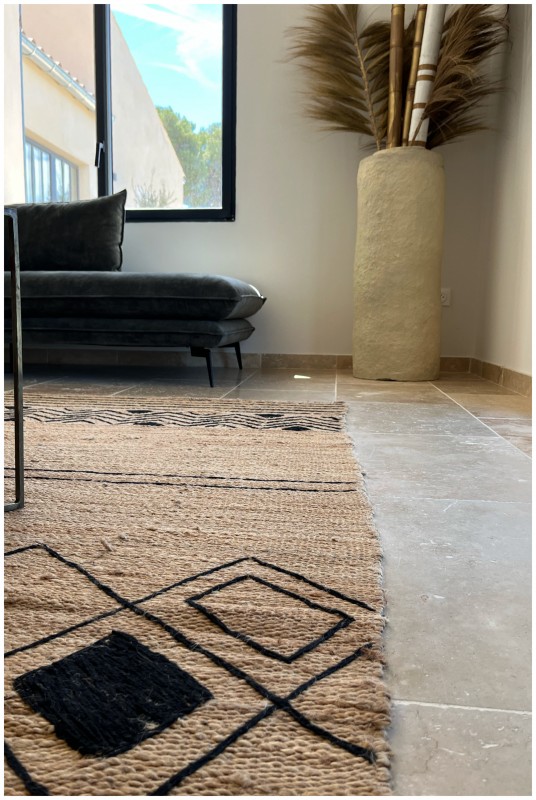 Décoration et rénovation intérieure aux couleurs douces et saturées pour cette maison dans le Sud de la France à Cornillon Confoux