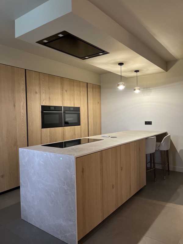 Avant/ après Rénovation d’une bastide des années 70 : rénovation intérieure et extérieure à la décoration soignée