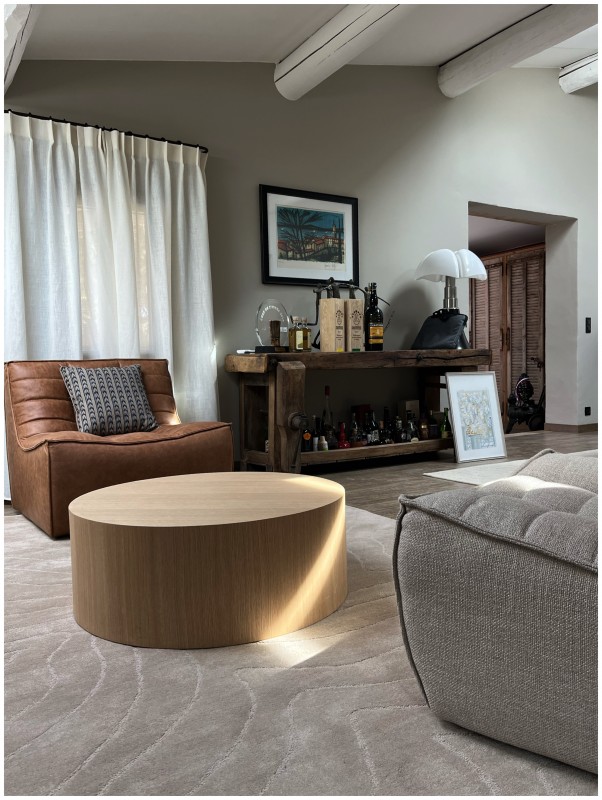 Décoration intérieure d’une magnifique bastide dans le Luberon dans le Sud de la France à Bonnieux : le Mas les Eydins du chef étoilé Christophe Bacquié