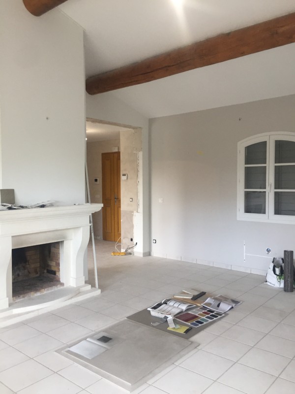 Avant/ après Rénovation d’une bastide des années 70 : rénovation intérieure et extérieure à la décoration soignée