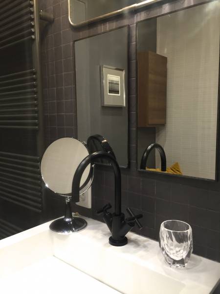 miroir salle de bain corian et la tara icône du design