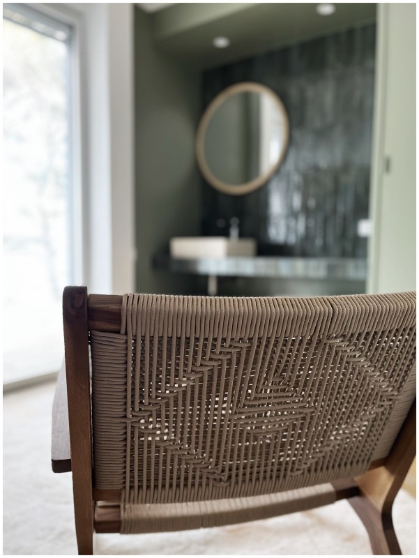 Décoration et rénovation intérieure d’une très belle maison d’architecte à Bormes les Mimosas avec une vue sur la mer impressionnante