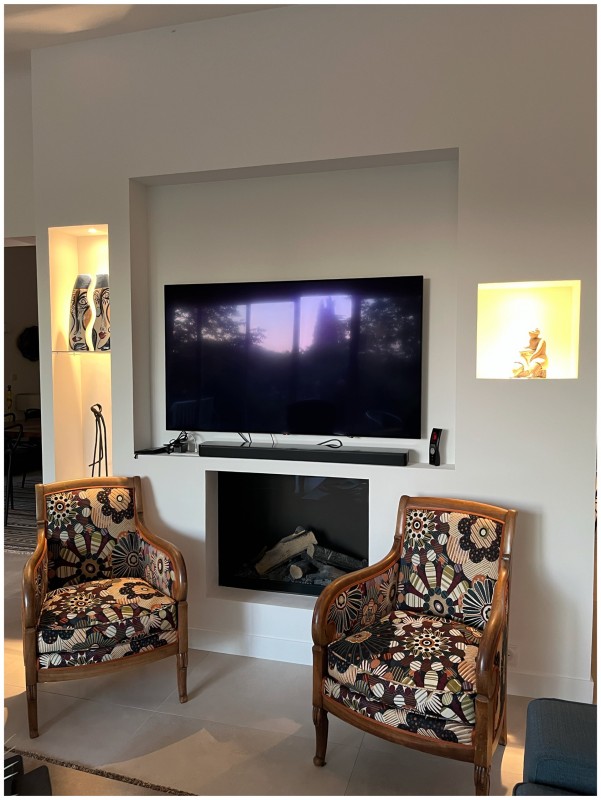 Quel meuble tv : comment le dessiner , quelles proportions choisir pour l'harmoniser aux volumes de la pièce ?