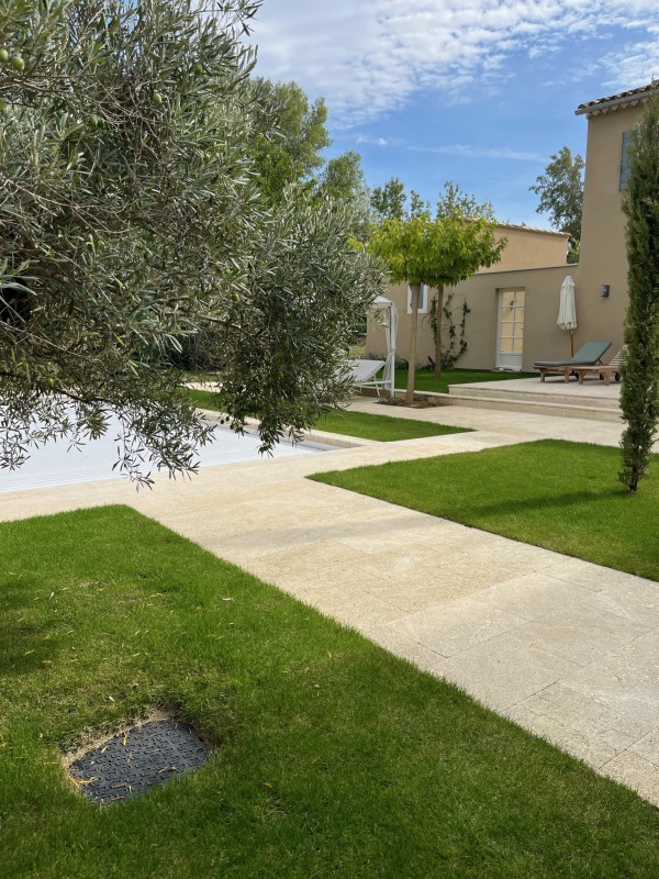 Rénovation et décoration intérieure d’une très belle bastide ancienne dans le Luberon à Goult