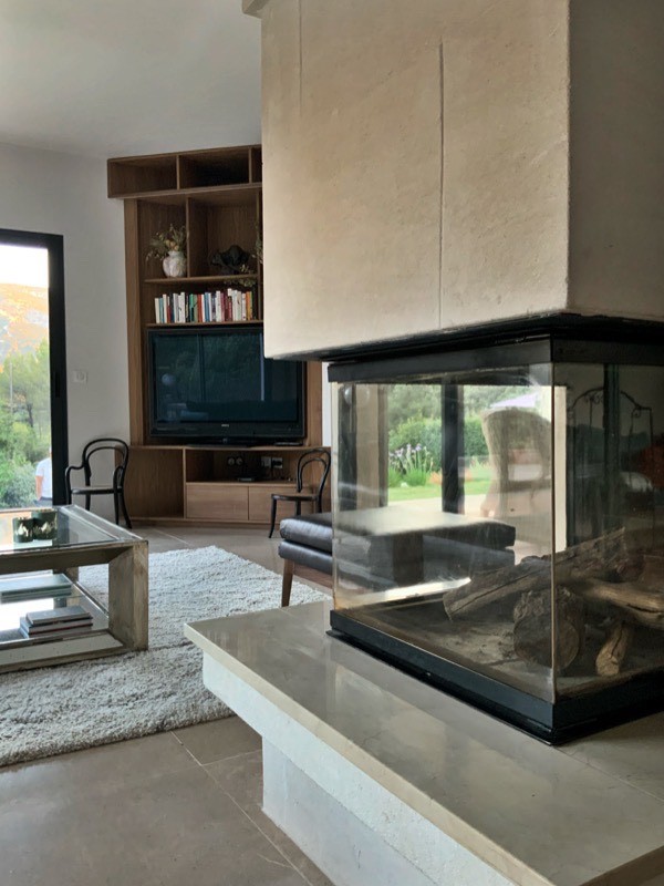 Quel meuble tv : comment le dessiner , quelles proportions choisir pour l'harmoniser aux volumes de la pièce ?