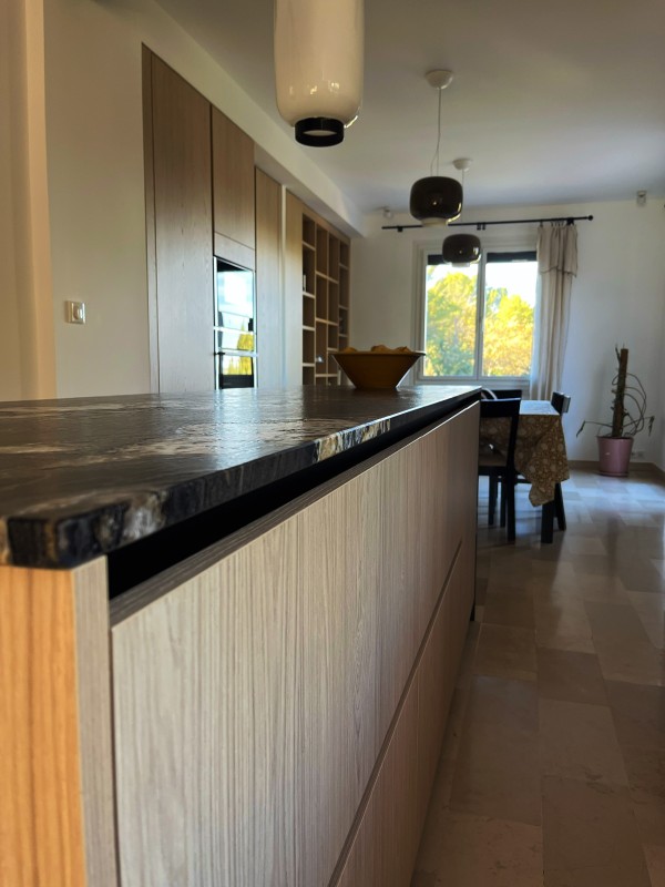 Rénovation intérieure cuisine et salon : comment créer un espace plus ouvert et chaleureux ?