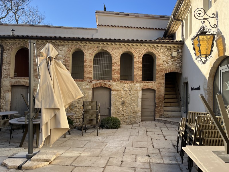 Rénovation et décoration intérieure d'un hôtel 4 étoiles et d'un restaurant étoilé en Drôme Provençale à Malataverne