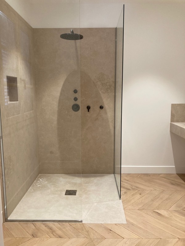 Projet de construction et agencement intérieur et décoration intérieure d'une villa de caractère située à St Tropez à deux pas de la place des Lices.