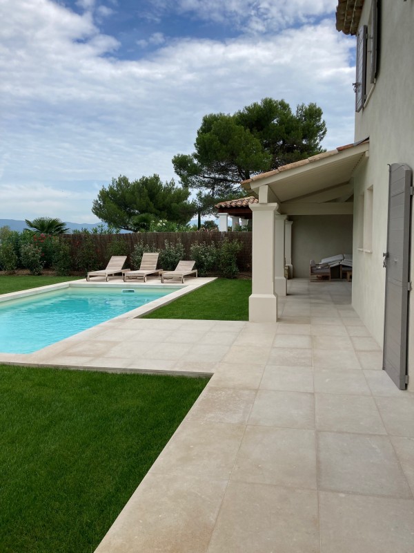 Bastide à rénover dans le Luberon