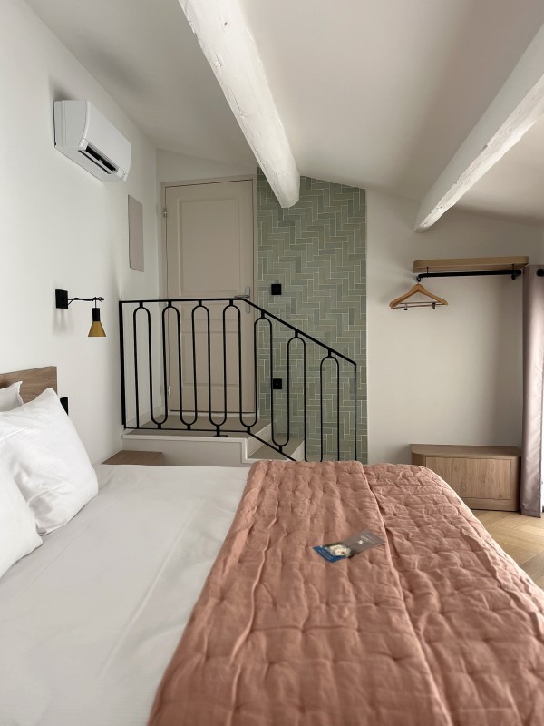 Rénovation et décoration intérieure d'un hôtel 4 étoiles et d'un restaurant étoilé en Drôme Provençale à Malataverne