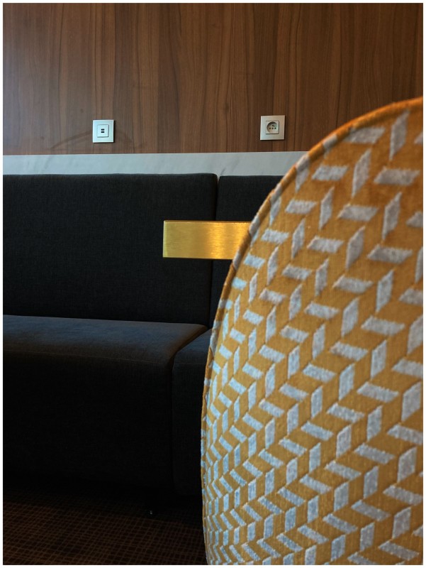 Rénovation intérieure et décoration d'intérieur d'un restaurant d'hôtel de luxe dans le Sud de La France