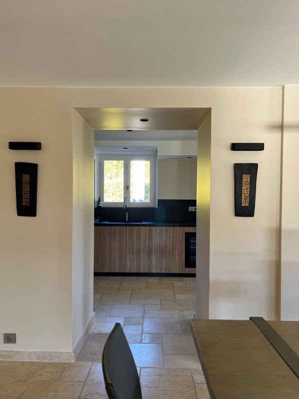 Rénovation et décoration d'une bastide contemporaine en Provence avec vue sur la Sainte Victoire.