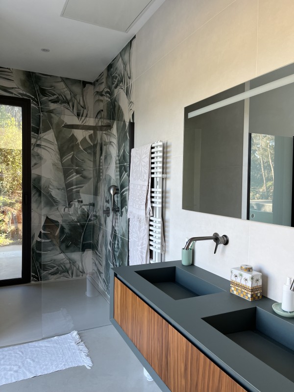 Un duo incontournable : construction d'une bastide contemporaine et création d'un jardin d'exception dans le Sud de la France à quelques pas d'Aix en provence .