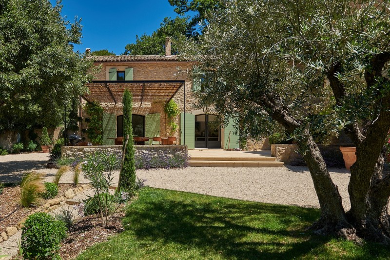 Jardins d’exception : création d’espaces paysagers en relation avec l’architecture d’intérieur dans le Sud de La France