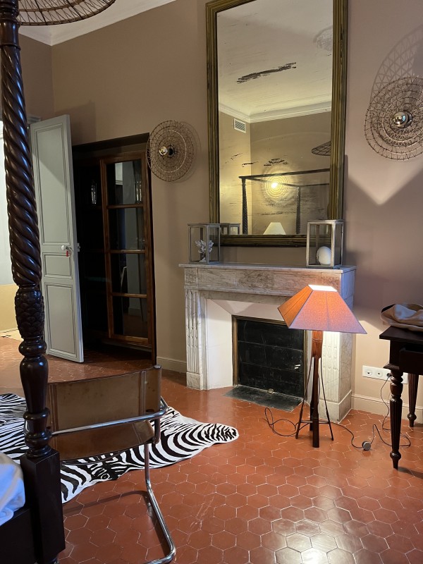 un hôtel particulier entièrement rénové et décoré à aix en provence dans le sud de la provence.