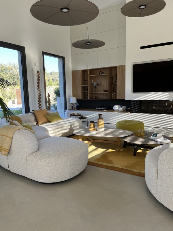 Un duo incontournable : construction d'une bastide contemporaine et création d'un jardin d'exception dans le Sud de la France à quelques pas d'Aix en provence .