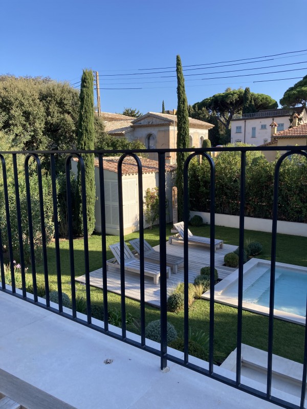 Projet de construction et agencement intérieur et décoration intérieure d'une villa de caractère située à St Tropez à deux pas de la place des Lices.