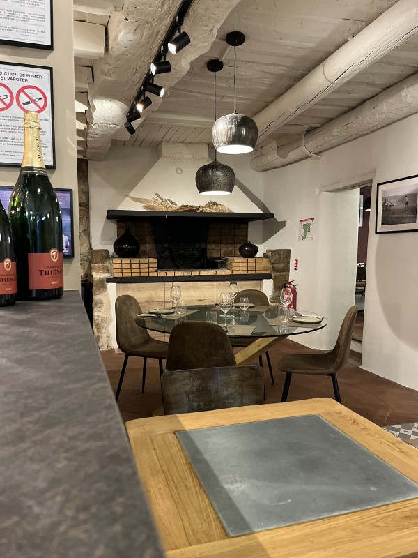 Rénovation et décoration d'un restaurant bistrot à Aix en Provence en plein centre de la ville provençale