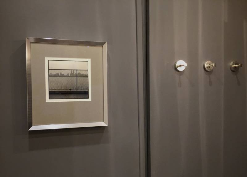 une petite salle de bain entièrement refaite